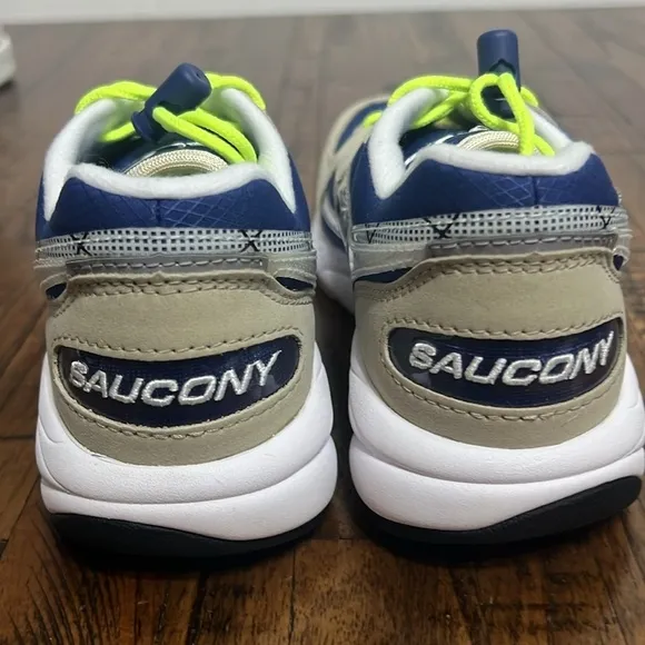 Saucony aya Sneakers nwt taupe blue neon yellow laces with bungee Boys 5 Youth