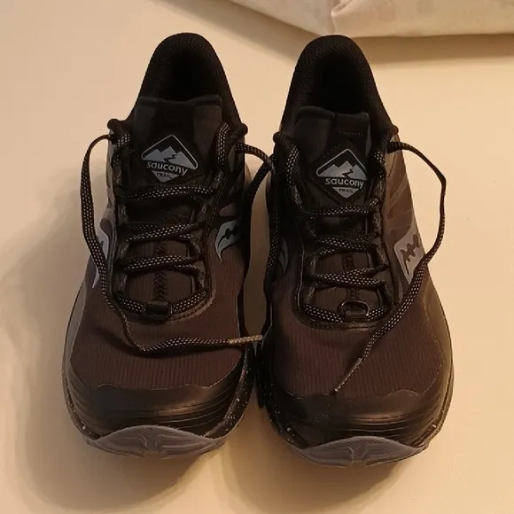 Saucony Black/Blue Ice  3 trail Running Shoes Sleek Design Womans 8