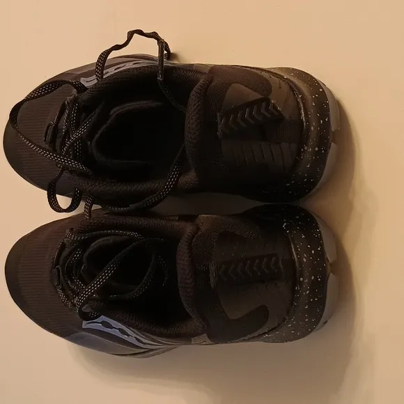 Saucony Black/Blue Ice  3 trail Running Shoes Sleek Design Womans 8
