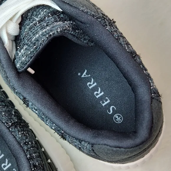 Serra Ladies Platform Sneakers, Size 9, NWT in Original Retail box