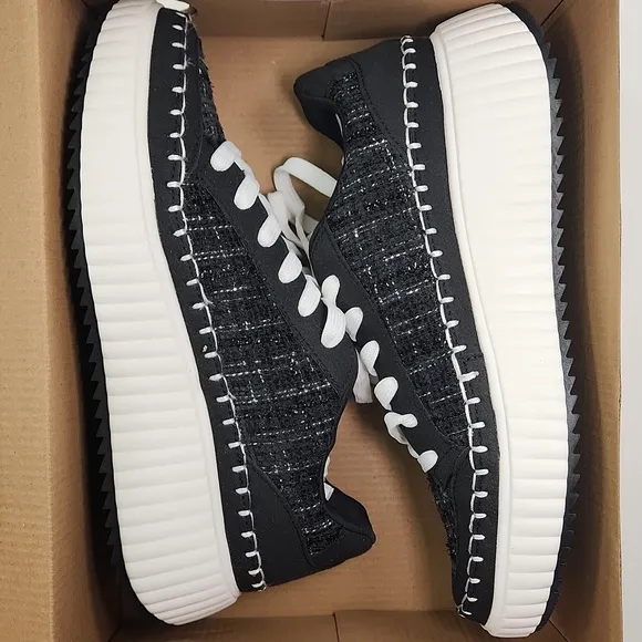 Serra Ladies Platform Sneakers, Size 9, NWT in Original Retail box