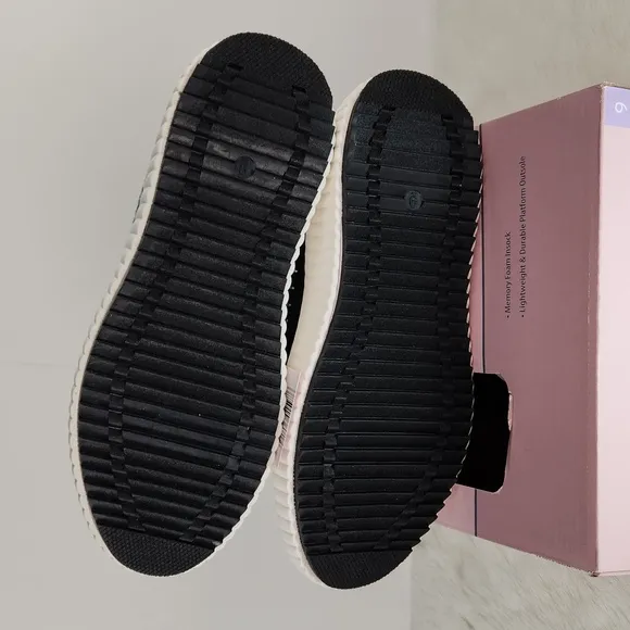 Serra Ladies Platform Sneakers, Size 9, NWT in Original Retail box