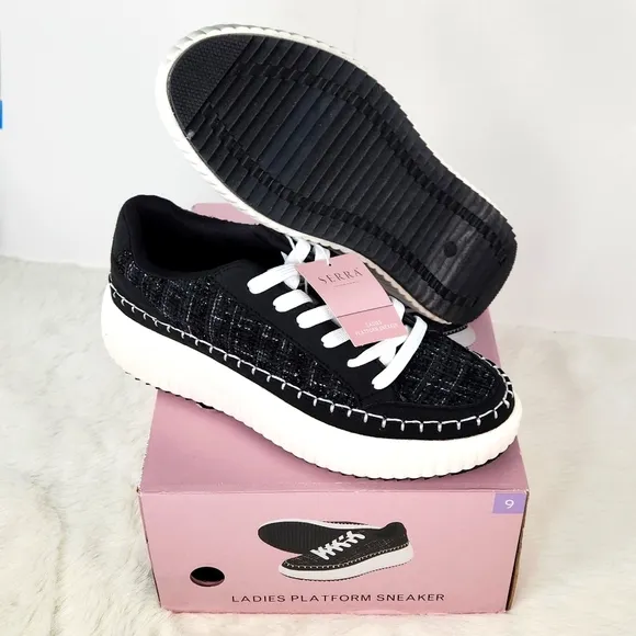 Serra Ladies Platform Sneakers, Size 9, NWT in Original Retail box