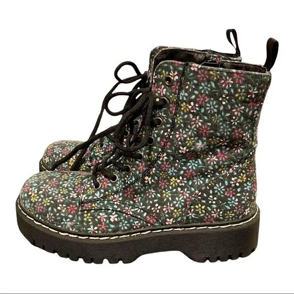 Sincerely Jules Ladies Floral Combat Style Boots.