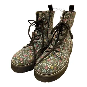 Sincerely Jules Ladies Floral Combat Style Boots.