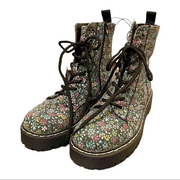 Sincerely Jules Ladies Floral Combat Style Boots.