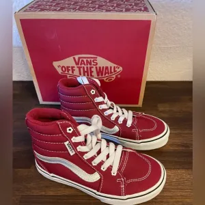 Size 12.5 kids VANS FILMORE HI kids red athletic hi top sneakers VNOA7Q54TD2