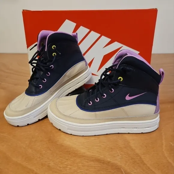 Size 6y (GS) - Nike Woodside 2 ACG High Nike High-Top Sneakers in Navy and Beige