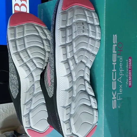 Sketchers Flex Appeal Shoes Sz 👞 9 (FREE HOUSE SHOES)