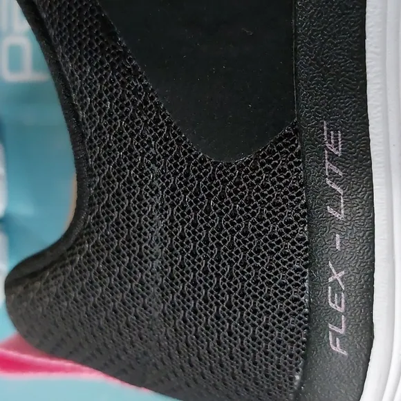 Sketchers Flex Appeal Shoes Sz 👞 9 (FREE HOUSE SHOES)