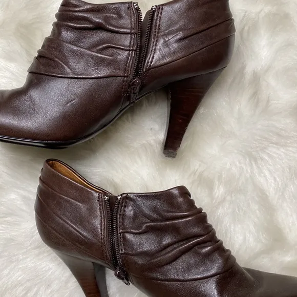 Sofft Brown Pleated Zip Heeled Ankle Booties Boots 5.5M