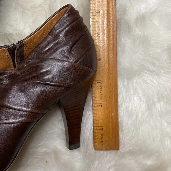 Sofft Brown Pleated Zip Heeled Ankle Booties Boots 5.5M