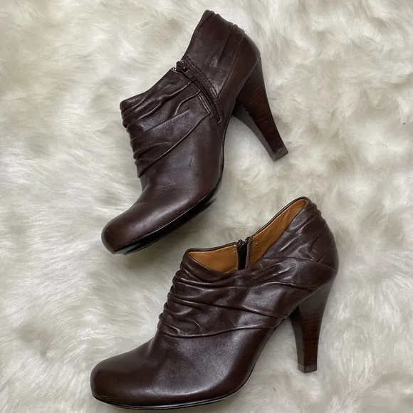 Sofft Brown Pleated Zip Heeled Ankle Booties Boots 5.5M