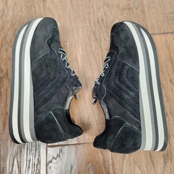 SOFTWAVES black suede platform sneaker