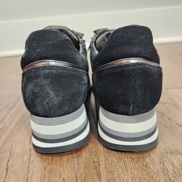 SOFTWAVES black suede platform sneaker