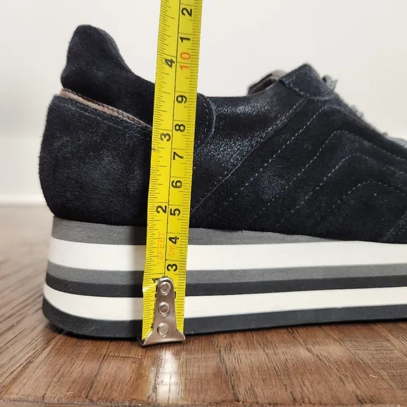 SOFTWAVES black suede platform sneaker