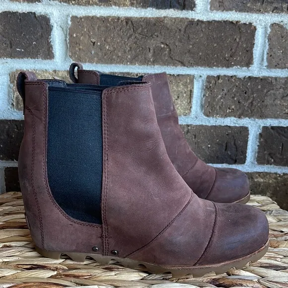 Sorel Lea Wedge 2 Casual Boot size 10 Leather snow outdoor winter weatherproof