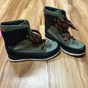 SOREL like NEW boots