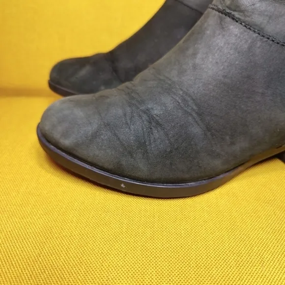 Sorel Lolla Chelsea Black Suede Leather Heeled Pull On Ankle Boots Size 8