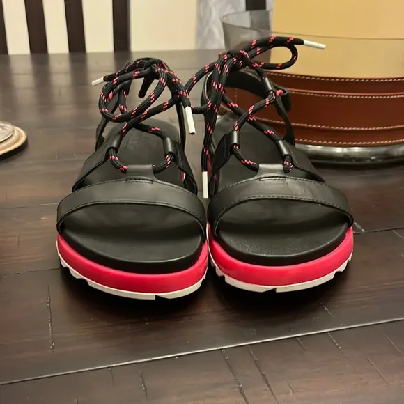 Sorel Roaming Lace Sandals Shoes New Punch Pink Black Women’s size 8.5
