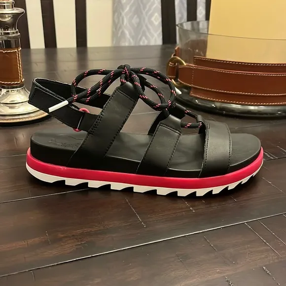 Sorel Roaming Lace Sandals Shoes New Punch Pink Black Women’s size 8.5