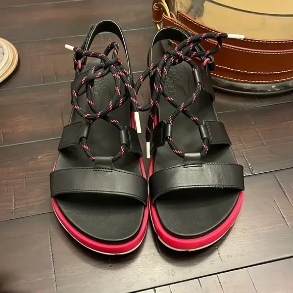 Sorel Roaming Lace Sandals Shoes New Punch Pink Black Women’s size 8.5