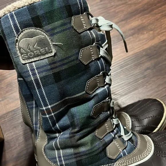 SOREL Trivoli Plaid Waterproof RubberSole Boots Size 7.5 Warm Lining Flaws 18131