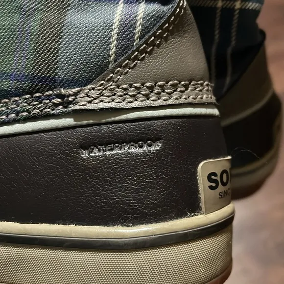 SOREL Trivoli Plaid Waterproof RubberSole Boots Size 7.5 Warm Lining Flaws 18131
