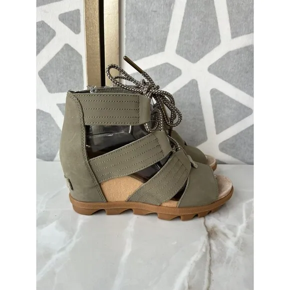 Sorel Women Joanie II Lace Sandals Stappy Heel Wedge Sage Leather 7 Shoes