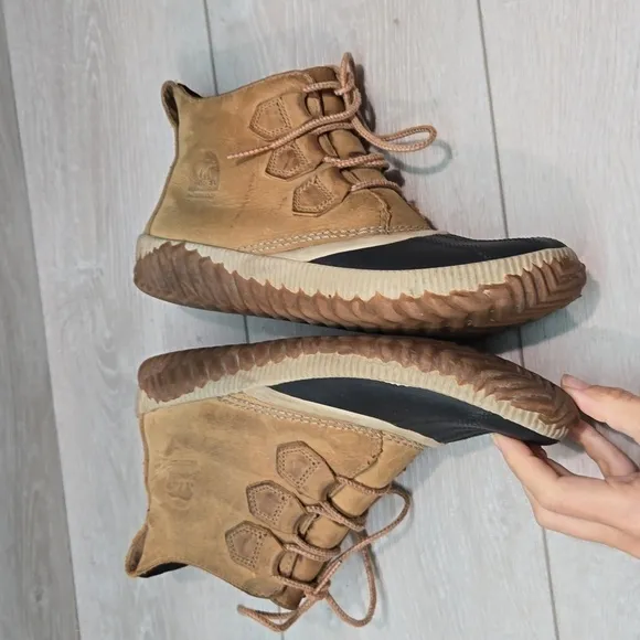 Sorel Women Out N About Rubber Leather Duck Boots shoes sz 9.5