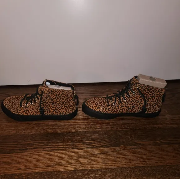 Sperry Hightop Sneaker Tan-Size 5.5