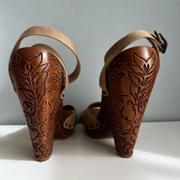 Stella McCartney Hand Carved Wooden Heel Strapped Women's Sandals size 7