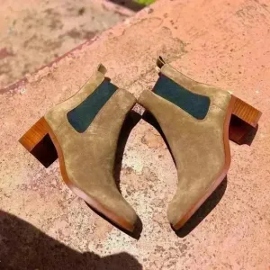 Steve Madden Rhiannon Chelsea Boots Shoes Heel Bootie Suede Brown Mocha 8 NEW