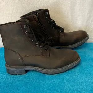 Steve Madden “smoky” Distressed Boots