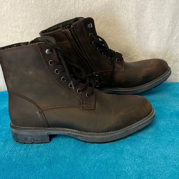 Steve Madden “smoky” Distressed Boots