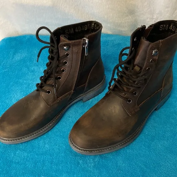 Steve Madden “smoky” Distressed Boots
