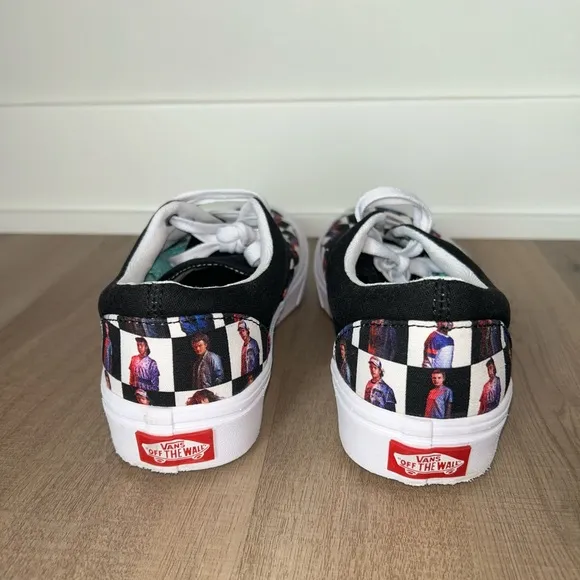 Stranger Things Vans Women’s 7 Men’s 5.5 Low Top Lace Up Sneakers