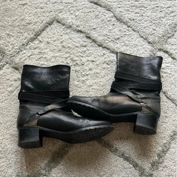 Stuart Weitzman boots Ranch Dressing Moto Ankle combat Boots black leather 7