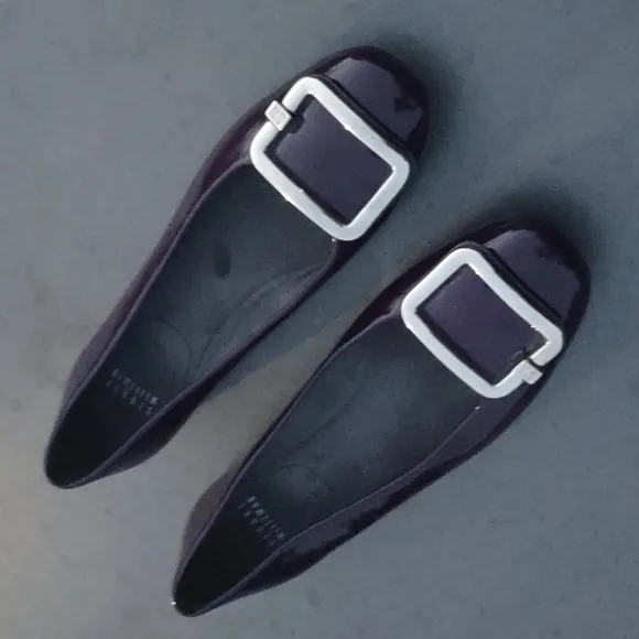 Stuart Weitzman Ladies Luxury Patent Leather Slip On Loafer
