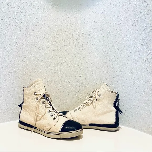 Stuart Weitzman Zipit White Black Hi Top Leather Women’s Sneakers Size 7.5