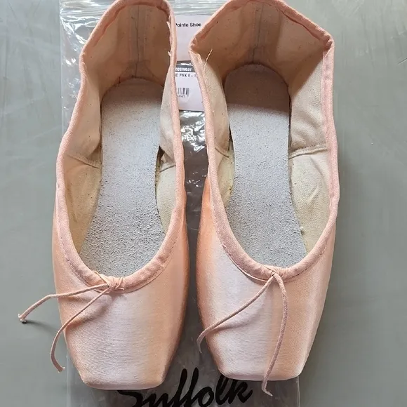 Suffolk Sheffield Pointe Shoes