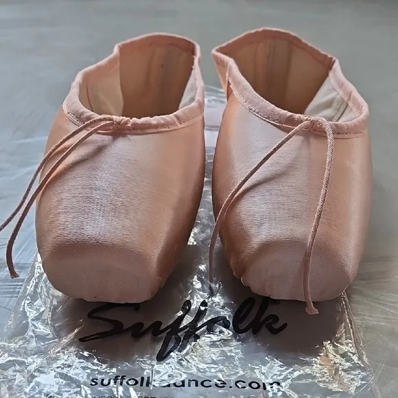 Suffolk Sheffield Pointe Shoes