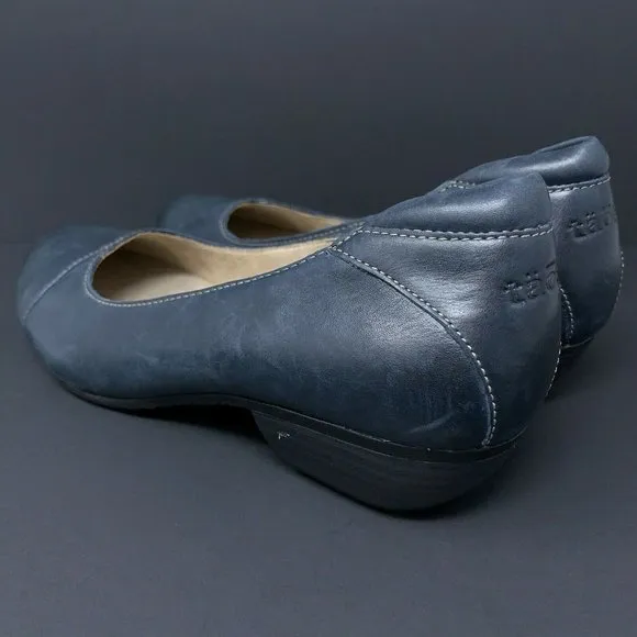 Taos Debut Womens Navy Blue Leather Kitten Heels 9