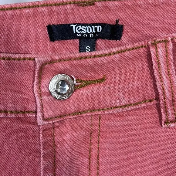 TESORO MODA Women’s Floral Embellished/Beaded High Waist Jeans Pink Size Small