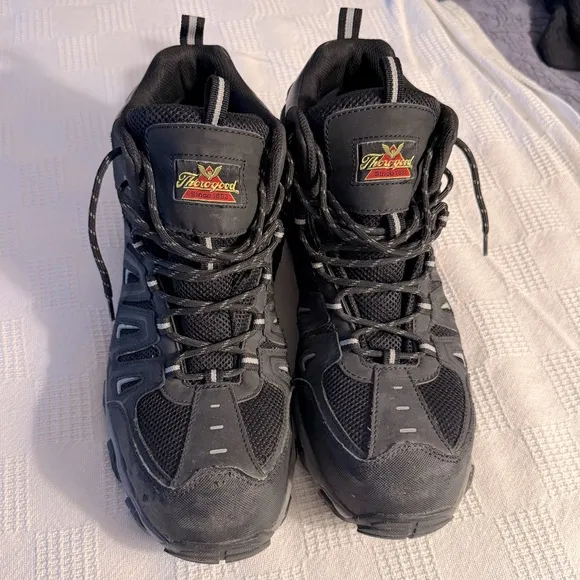 Thorogood men’s Crosstrex series Mid-cut waterproof boot. Size 13