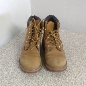 Timberland Kids Leather Trim Ankle Boots.