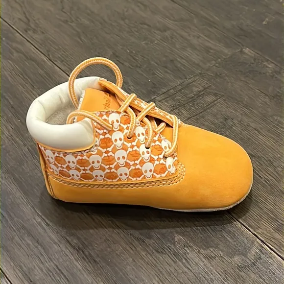 Timberland Naughty Skull crib booties boots hat shoes baby Size 0 infant 0-3 mo