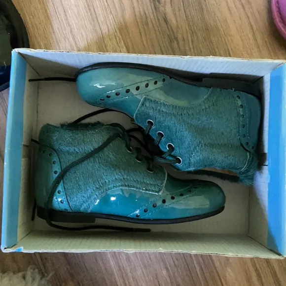 Toddler (4 season) boots , natural leather