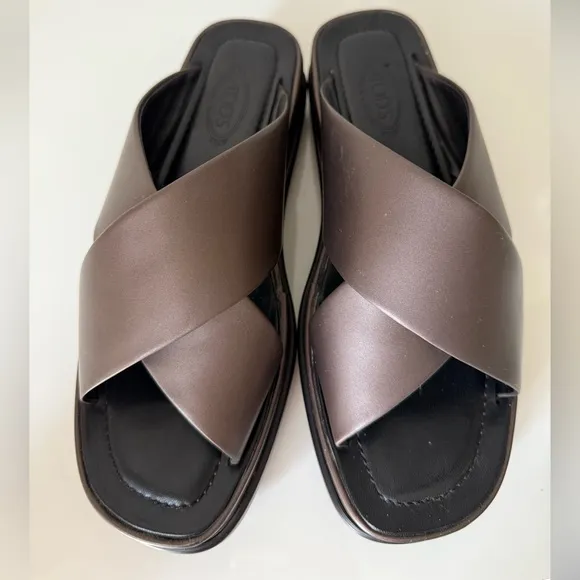 Tod’s Metallic Brown Sandals, Women’s US 8.5, Store Display, NEED REPAIR, No Box