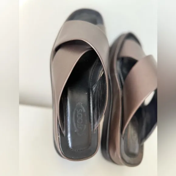 Tod’s Metallic Brown Sandals, Women’s US 8.5, Store Display, NEED REPAIR, No Box